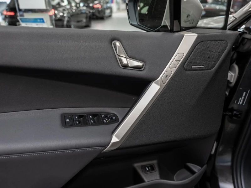 BMW iX xDrive45/FACELIFT/SPORTPACK/H&K/360/LED/, снимка 7 - Автомобили и джипове - 52561882