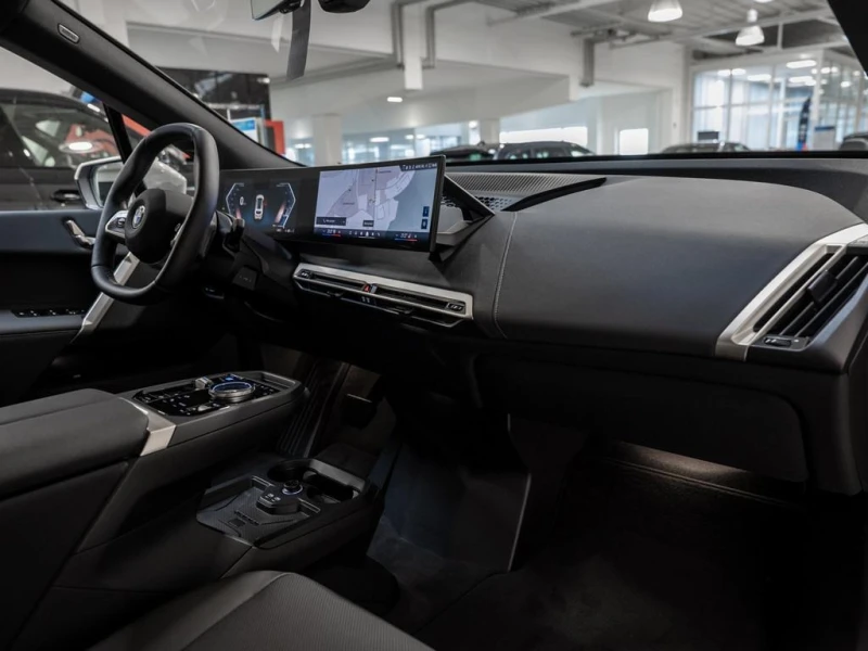 BMW iX xDrive45/FACELIFT/SPORTPACK/H&K/360/LED/, снимка 12 - Автомобили и джипове - 52561882