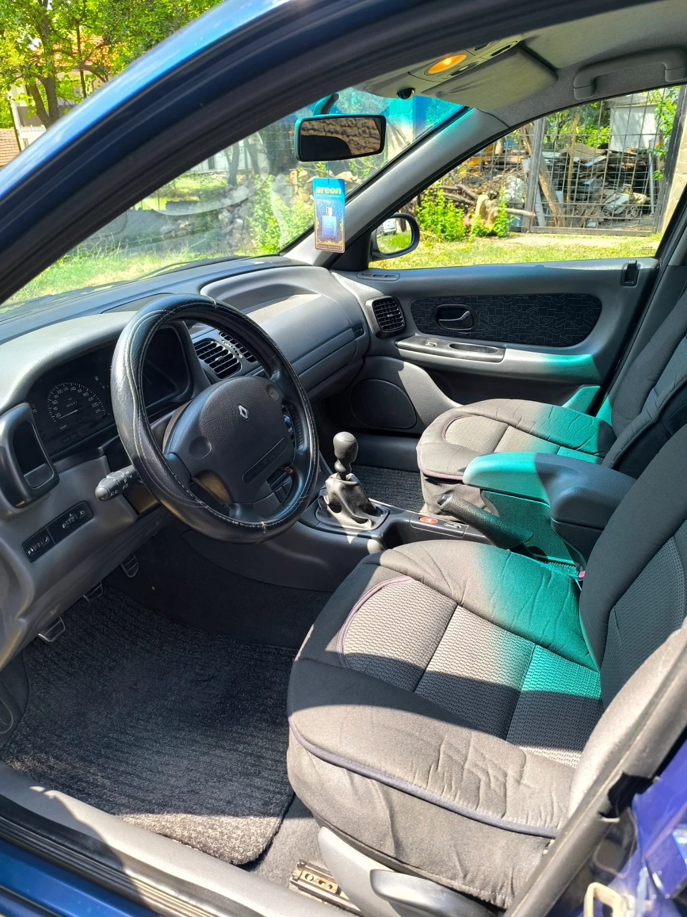 Renault Laguna 2.0 16v 139к.с - изображение 10