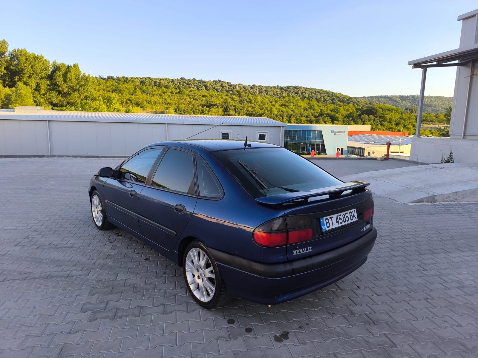 Renault Laguna 2.0 16v 139к.с - изображение 9