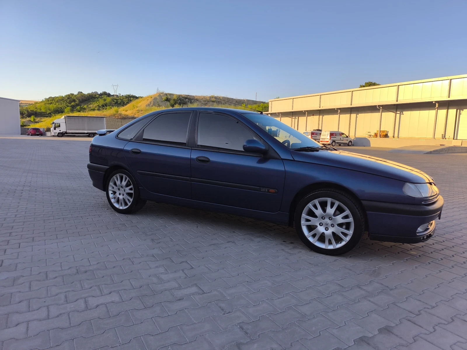 Renault Laguna 2.0 16v 139к.с - изображение 6