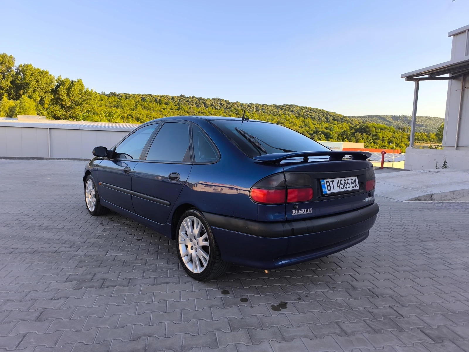 Renault Laguna 2.0 16v 139к.с - изображение 5