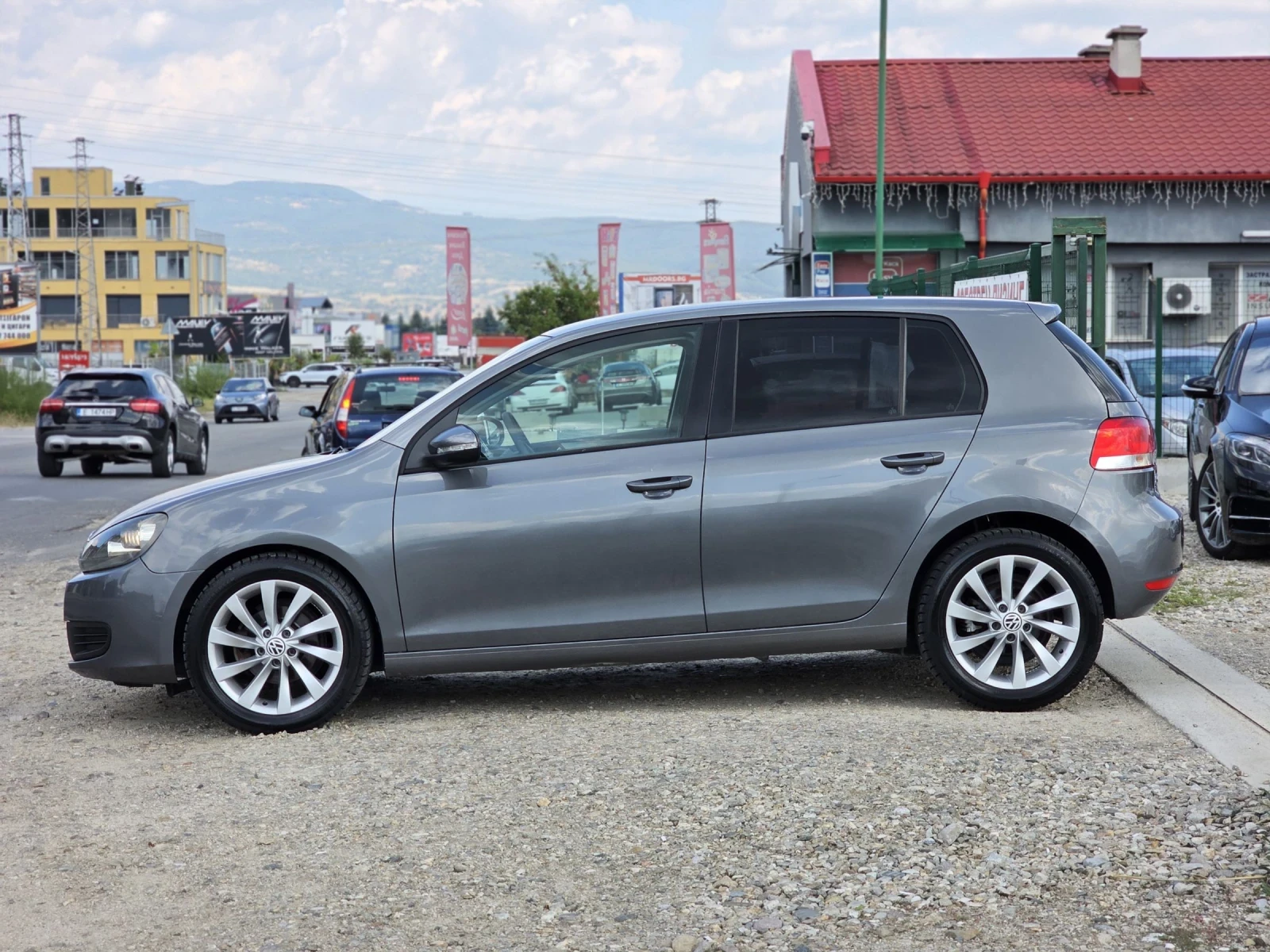 VW Golf 1.6i ГАЗ 102hp НАВИ КАМЕРА - изображение 2