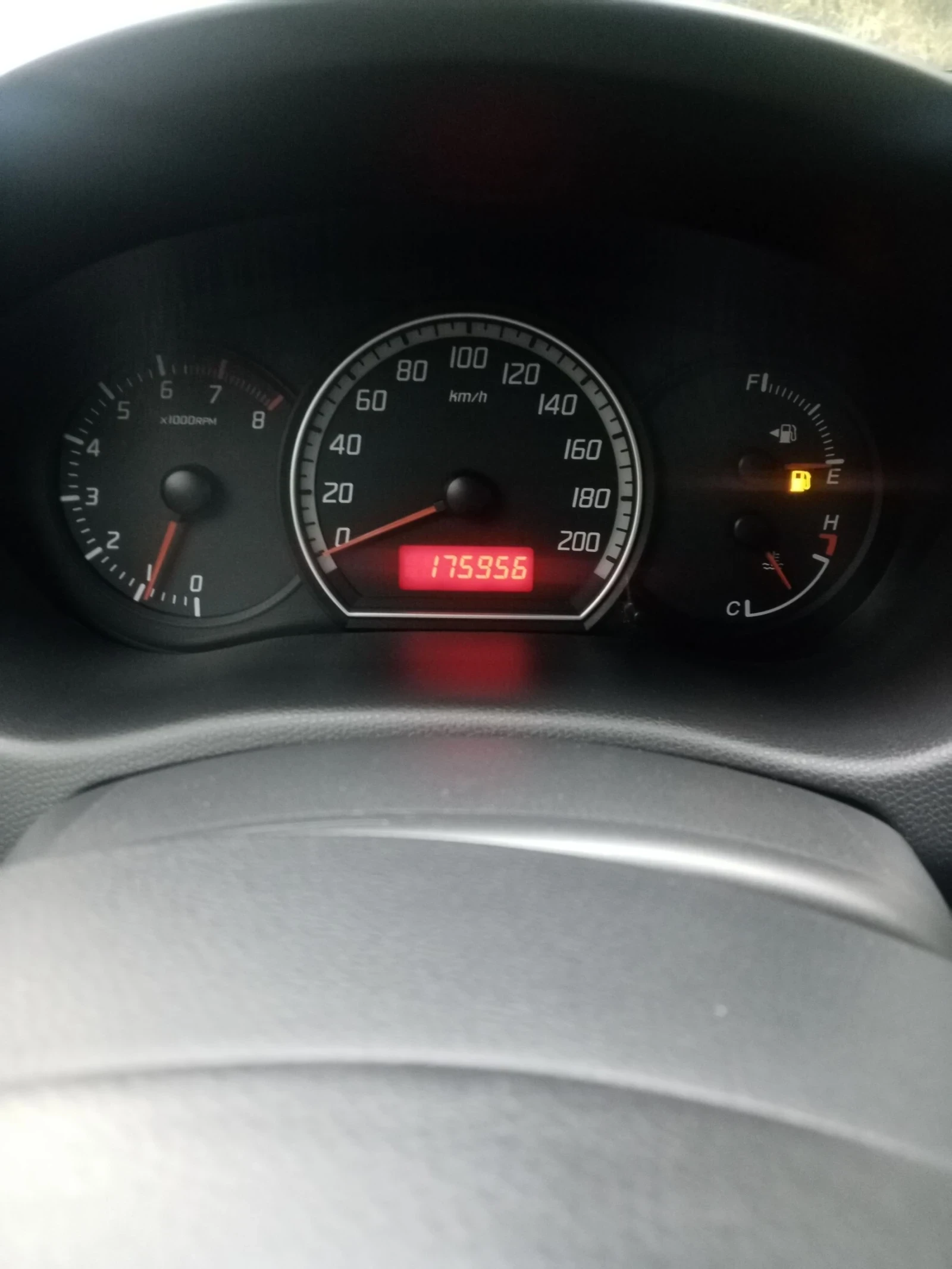 Suzuki Swift 1.3 Сервизна история, реални км! - изображение 8