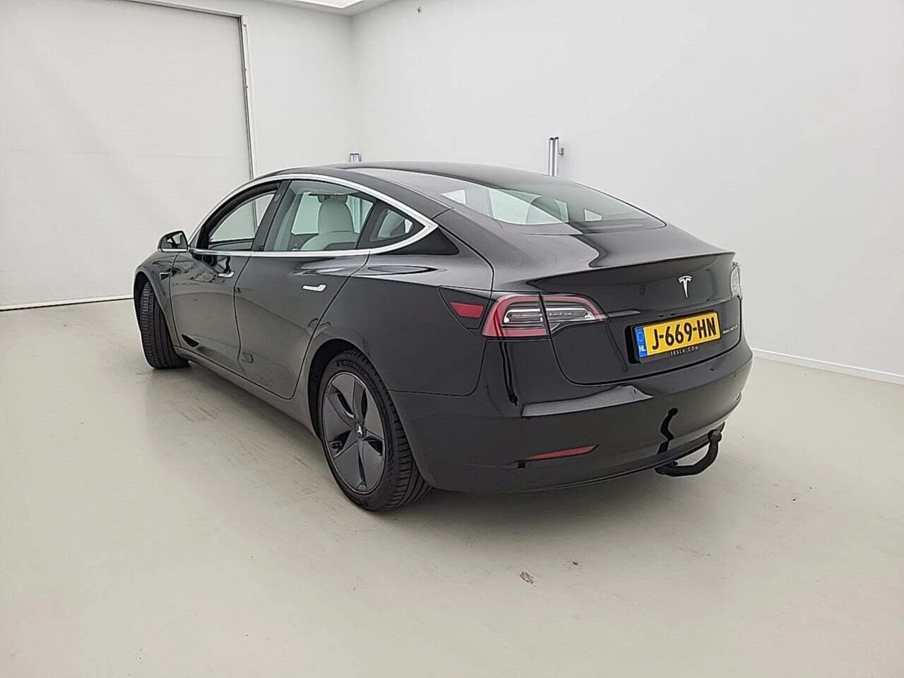 Tesla Model 3 Long Range 130х. км Гаранция Бял Салон - изображение 3