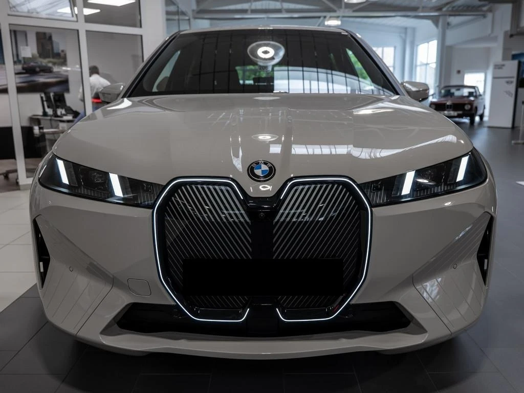 BMW iX xDrive45/FACELIFT/SPORTPACK/H&K/360/LED/ - изображение 2