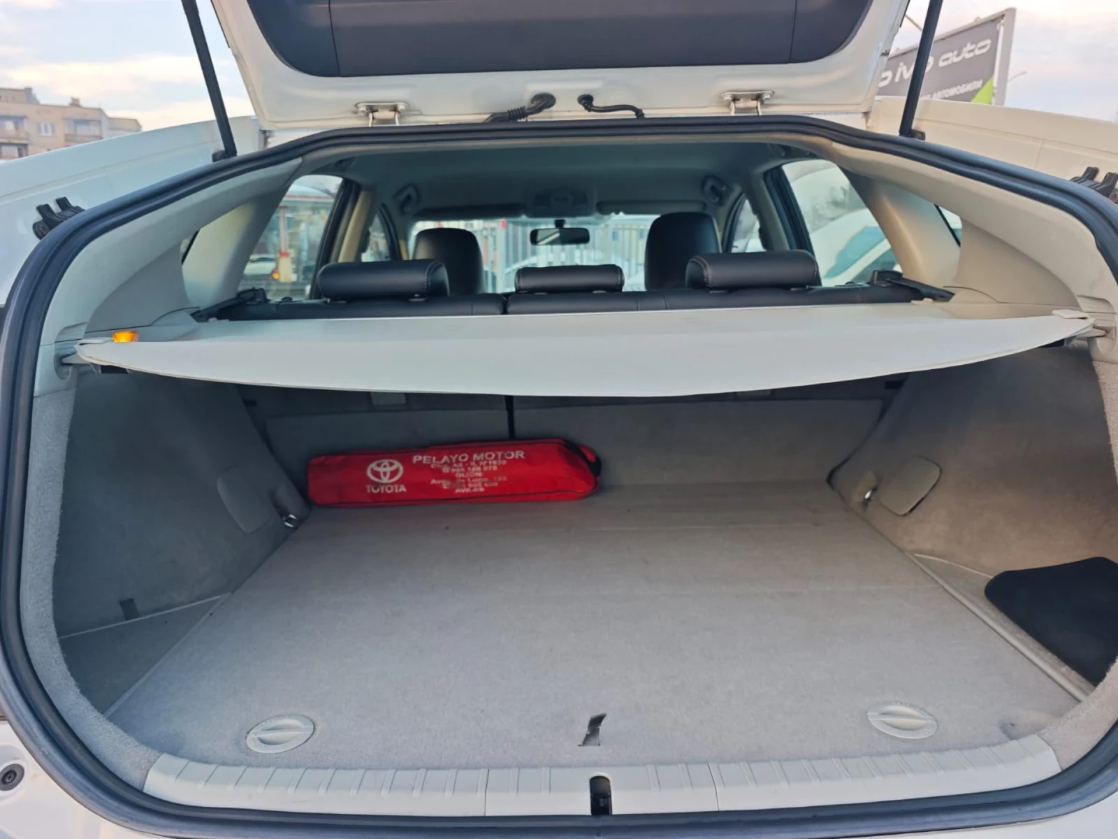 Toyota Prius ������* 2 ���� ������* ����* �������*  | Mobile.bg � ����������� 12