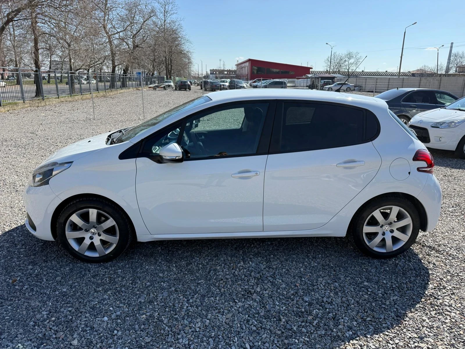 Peugeot 208  - изображение 10