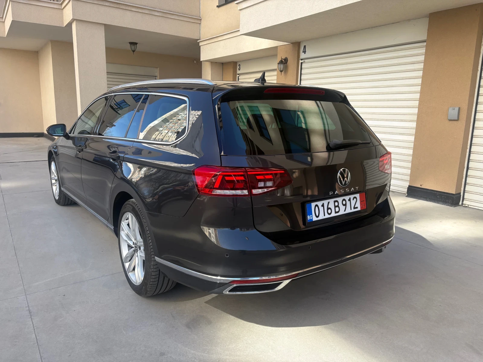 VW Passat Elegance, Digital, Камера, История, Обслужен, снимка 3 - Автомобили и джипове - 54139224