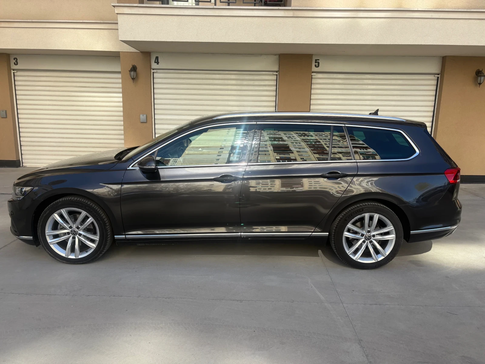 VW Passat Elegance, Digital, Камера, История, Обслужен, снимка 7 - Автомобили и джипове - 54139224