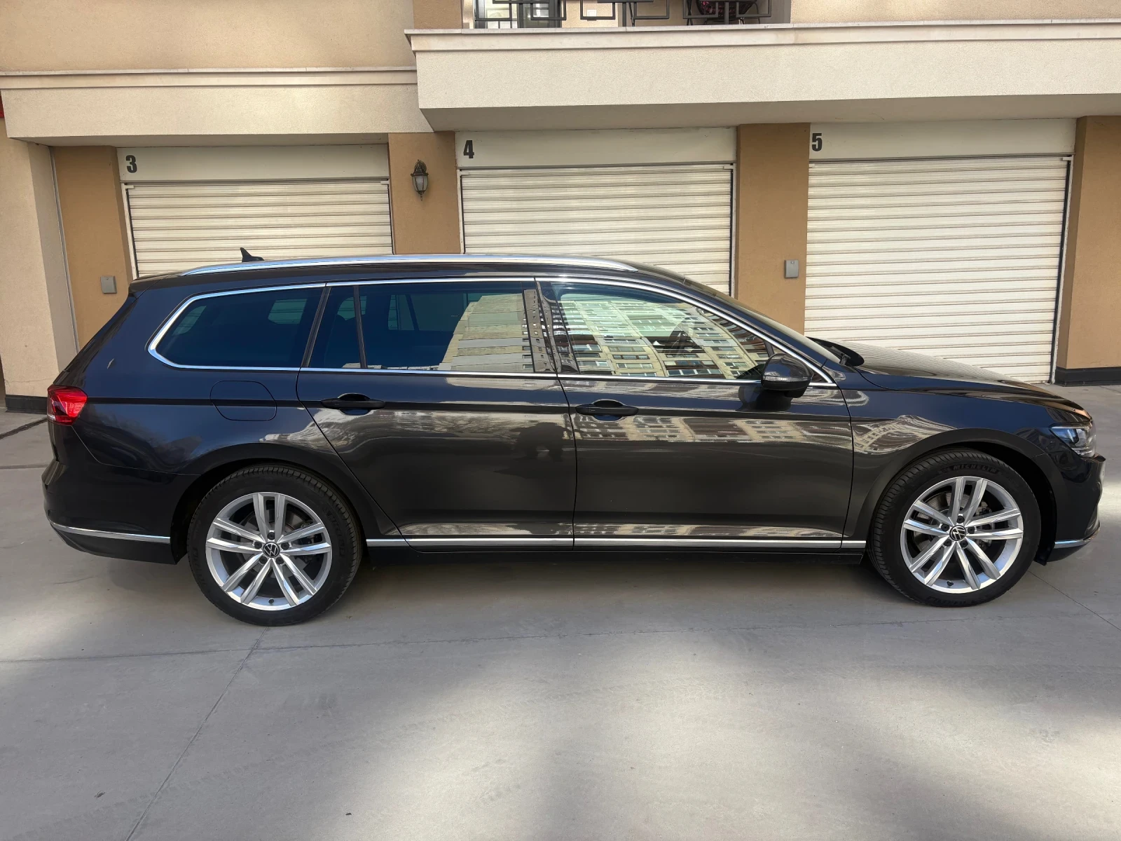 VW Passat Elegance, Digital, Камера, История, Обслужен, снимка 8 - Автомобили и джипове - 54139224