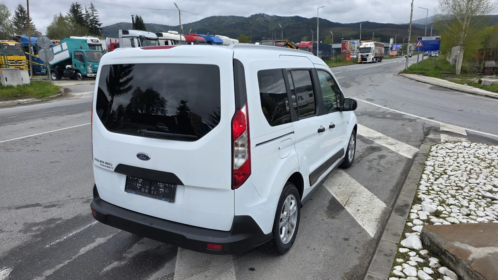 Ford Connect TREND 1.5 Климатроник EURO 6, снимка 4 - Автомобили и джипове - 54375393