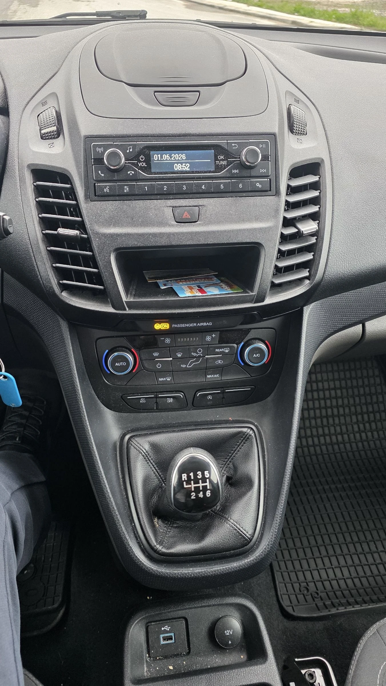 Ford Connect TREND 1.5 Климатроник EURO 6, снимка 11 - Автомобили и джипове - 54375393
