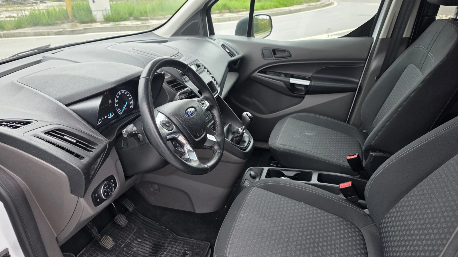 Ford Connect TREND 1.5 Климатроник EURO 6, снимка 10 - Автомобили и джипове - 54375393