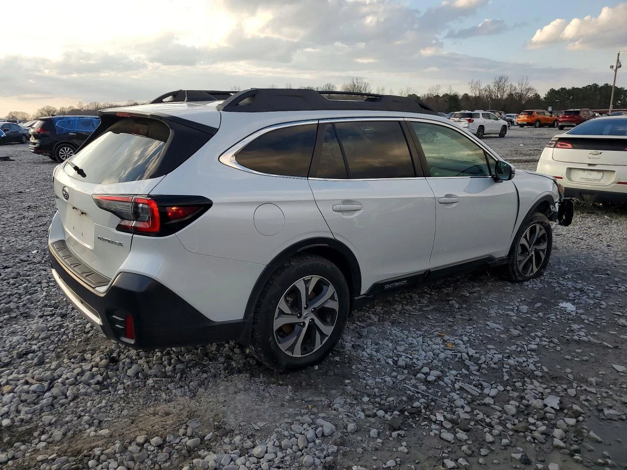 Subaru Outback LIMITED| AWD| ОПЦИЯ ЗА ЛИЗИНГ, снимка 3 - Автомобили и джипове - 54397074