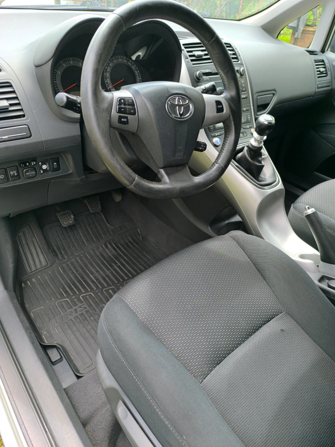 Toyota Auris 1.6, снимка 10 - Автомобили и джипове - 54672400