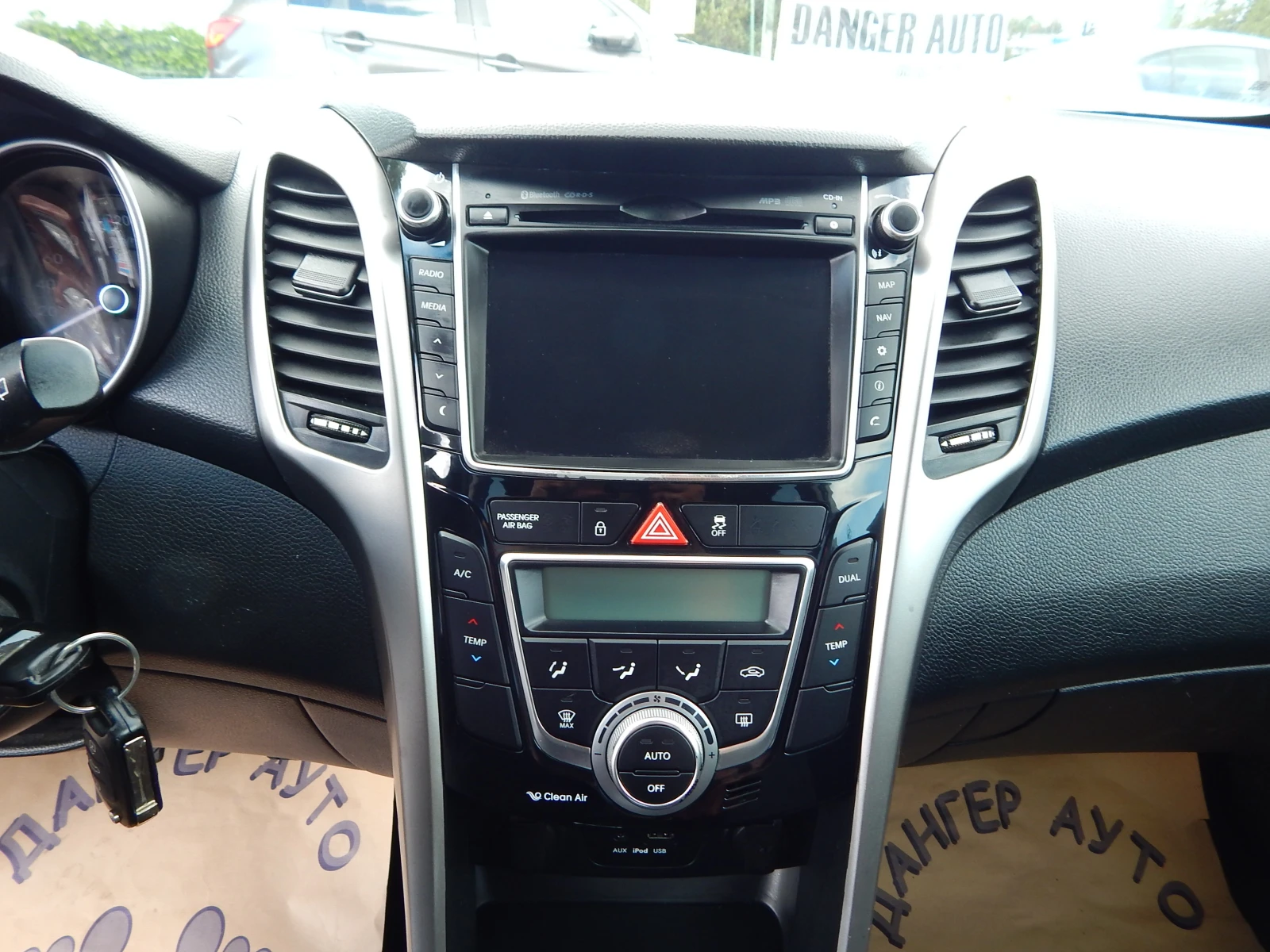Hyundai I30 1.6CRDI* КАМЕРА* НАВИГАЦИЯ* ЕВРО5* , снимка 14 - Автомобили и джипове - 54702996