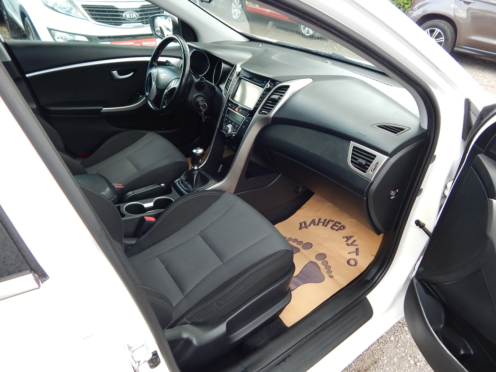 Hyundai I30 1.6CRDI* КАМЕРА* НАВИГАЦИЯ* ЕВРО5* , снимка 16 - Автомобили и джипове - 54702996