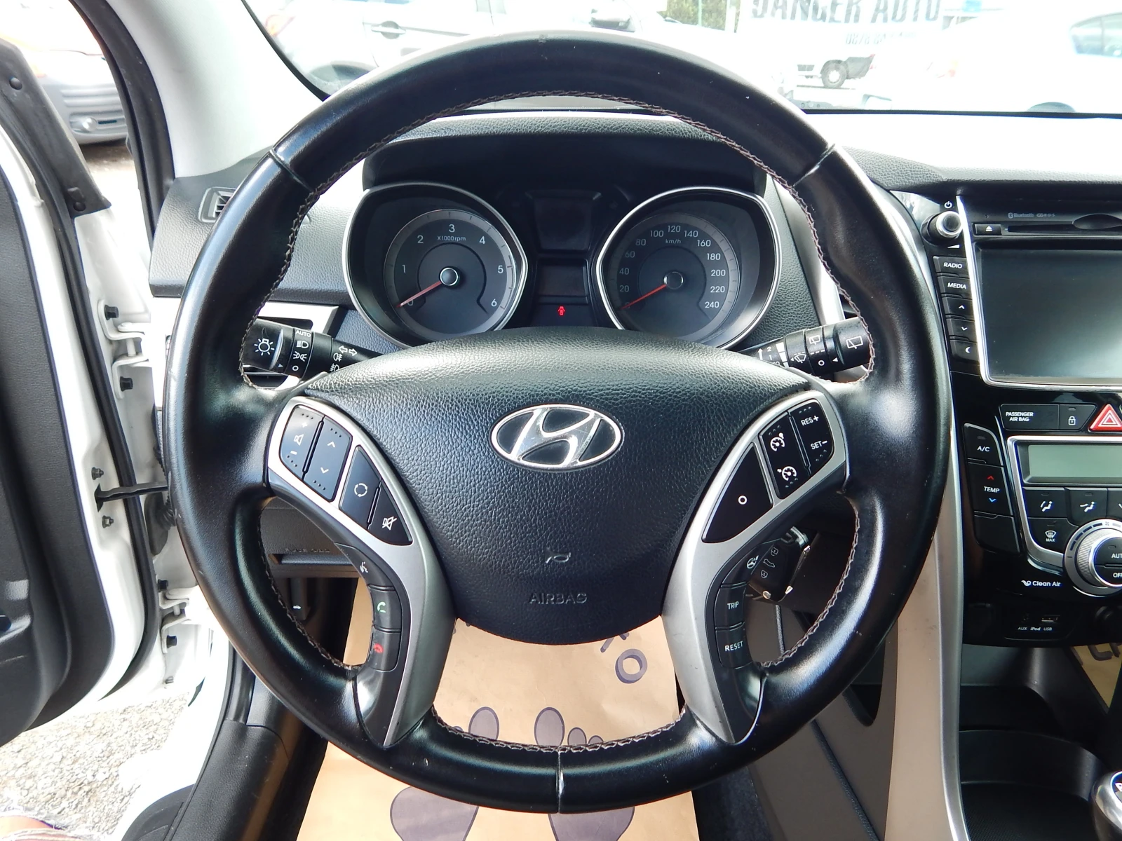Hyundai I30 1.6CRDI* КАМЕРА* НАВИГАЦИЯ* ЕВРО5* , снимка 13 - Автомобили и джипове - 54702996