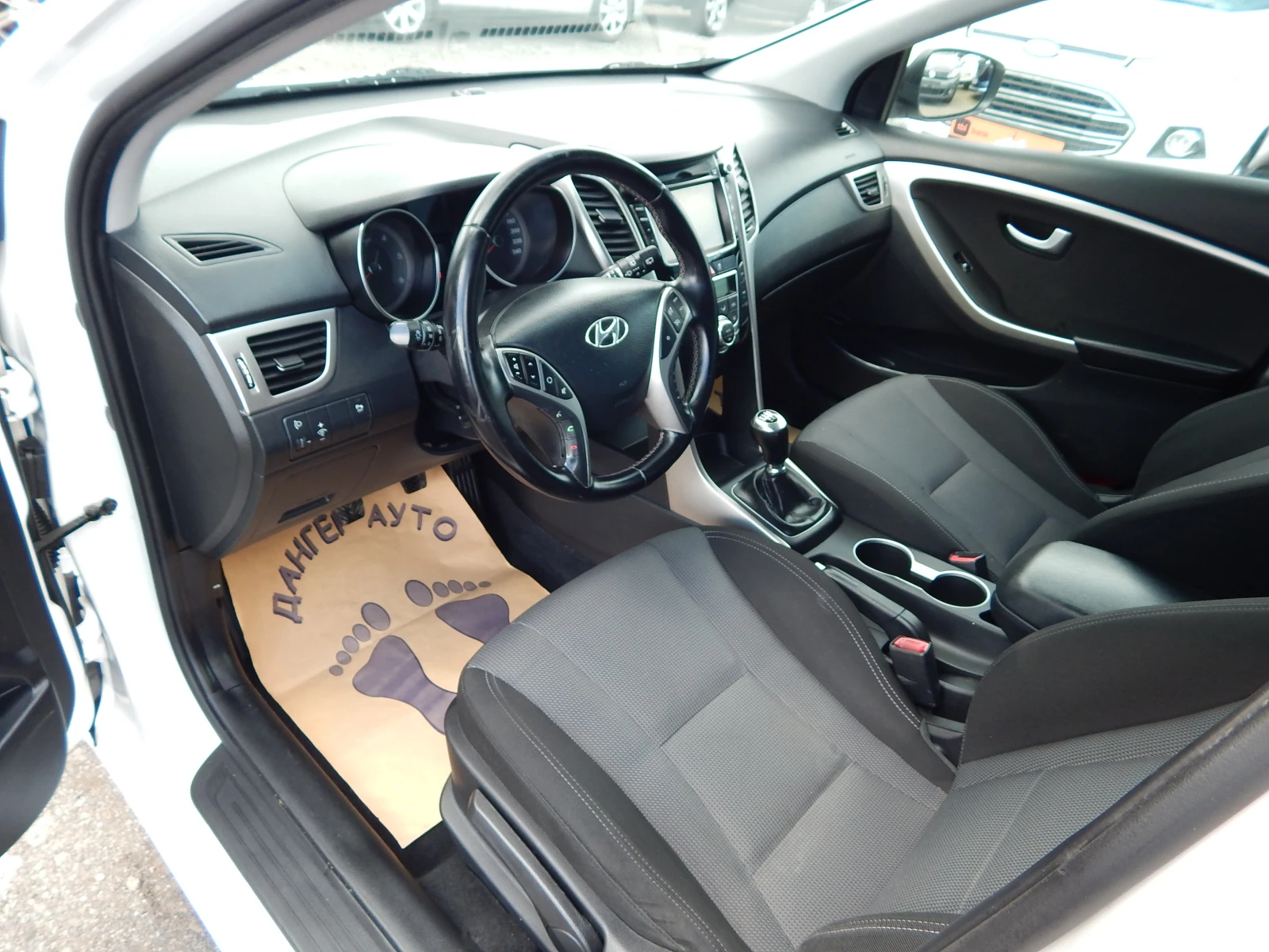 Hyundai I30 1.6CRDI* КАМЕРА* НАВИГАЦИЯ* ЕВРО5* , снимка 10 - Автомобили и джипове - 54702996