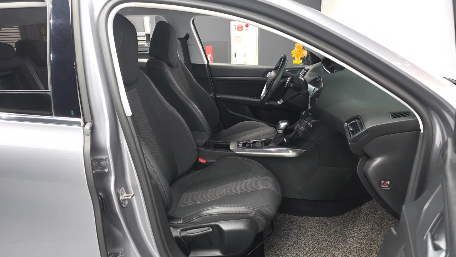 Peugeot 308 SW 1.6 BlueHDi Allure Auto, снимка 8 - Автомобили и джипове - 54894209