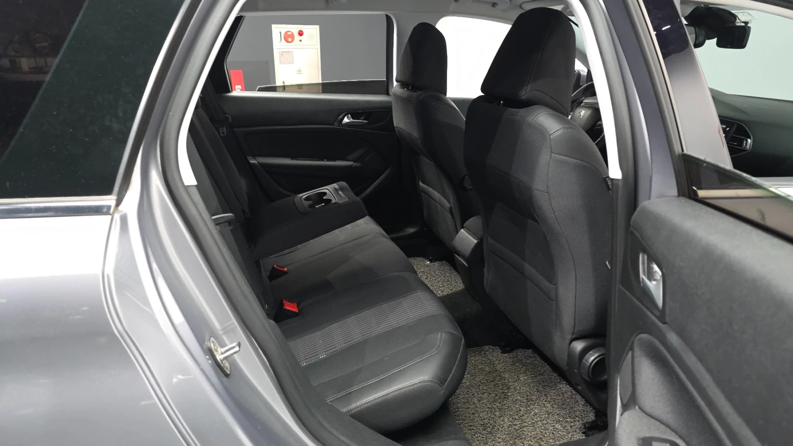 Peugeot 308 SW 1.6 BlueHDi Allure Auto, снимка 9 - Автомобили и джипове - 54894209