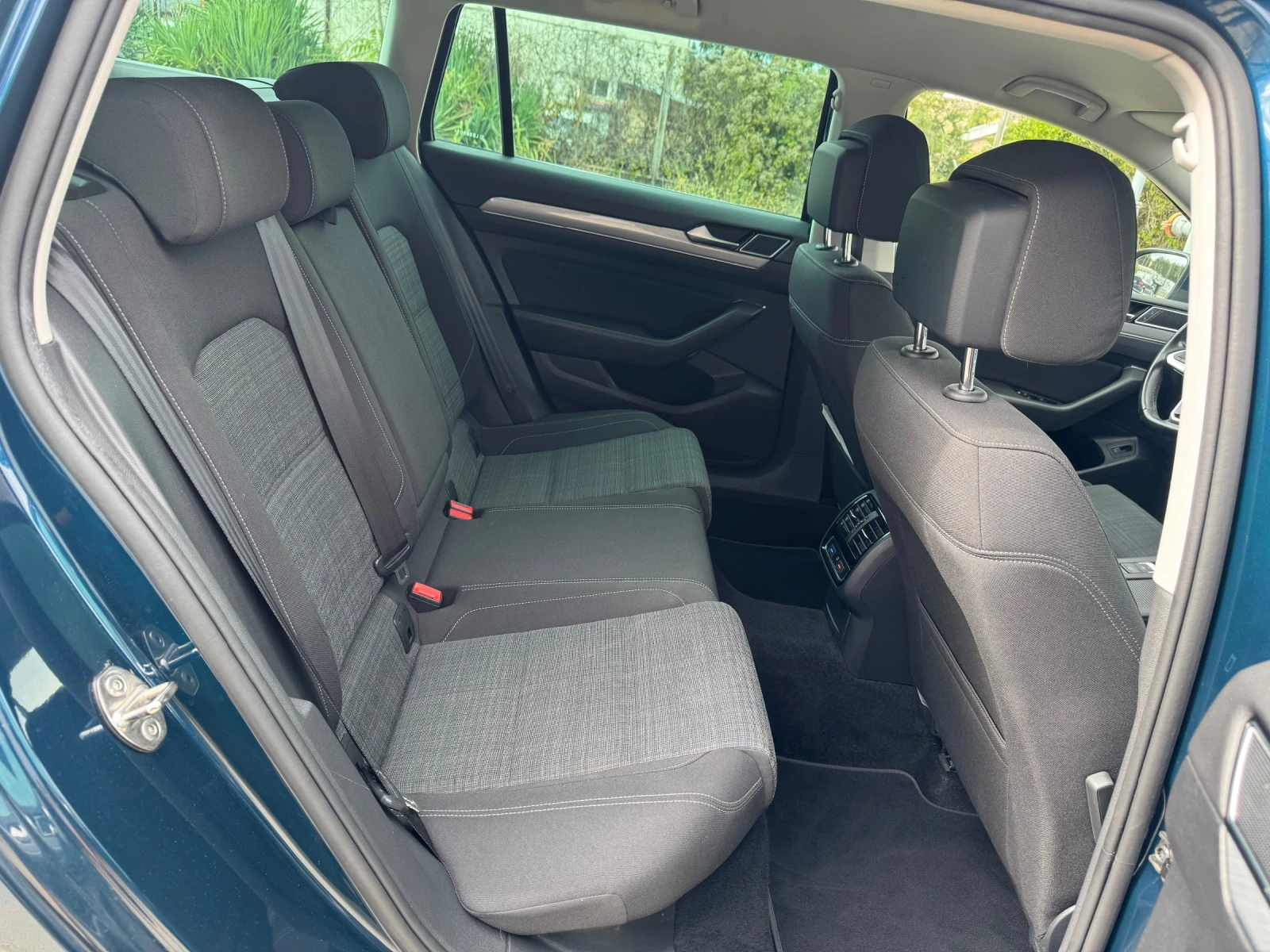 VW Passat 2.0TDI/AUTOMATIC/FULL LED/145000км/, снимка 17 - Автомобили и джипове - 56181728