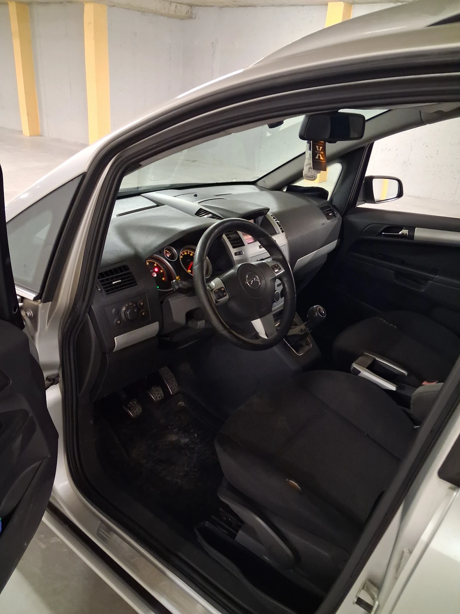Opel Zafira 1.9Tdi, снимка 5 - Автомобили и джипове - 56260293