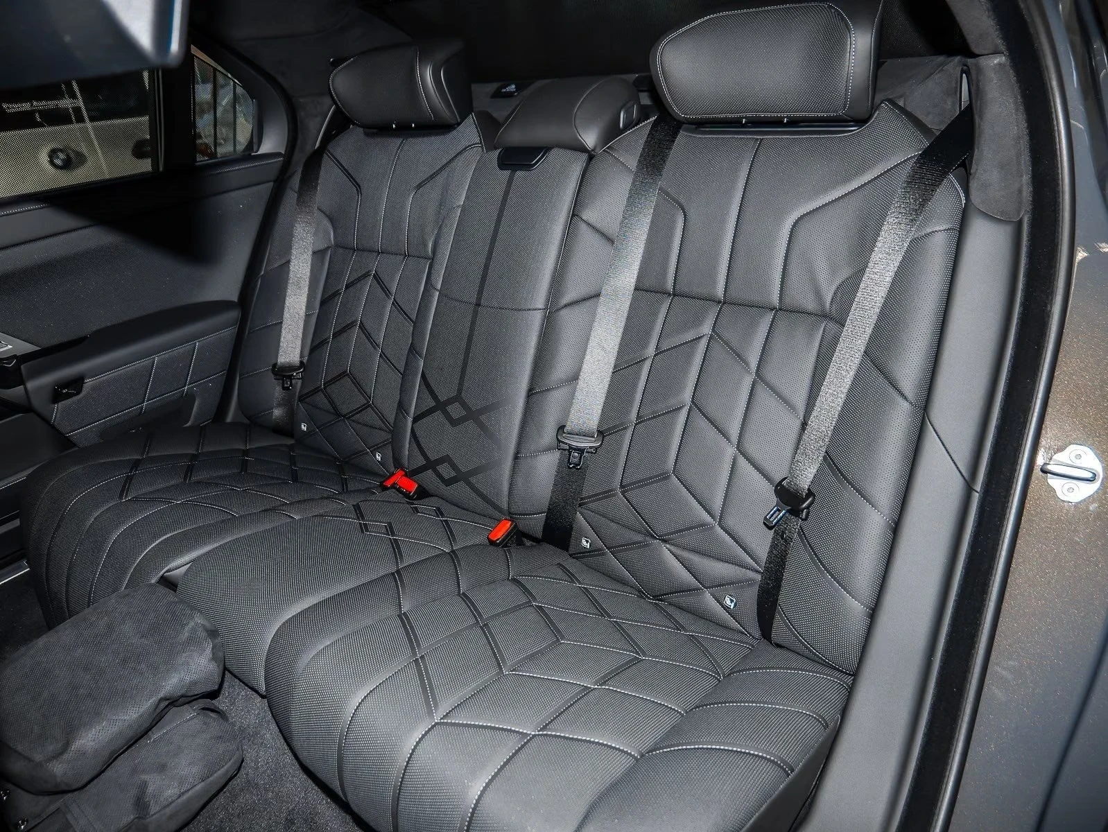 BMW i7 M70x/FACE/FIRST ED/PREMIERE/GLOW/M PRO/B&W/TV/360/ | Mobile.bg � ����������� 16