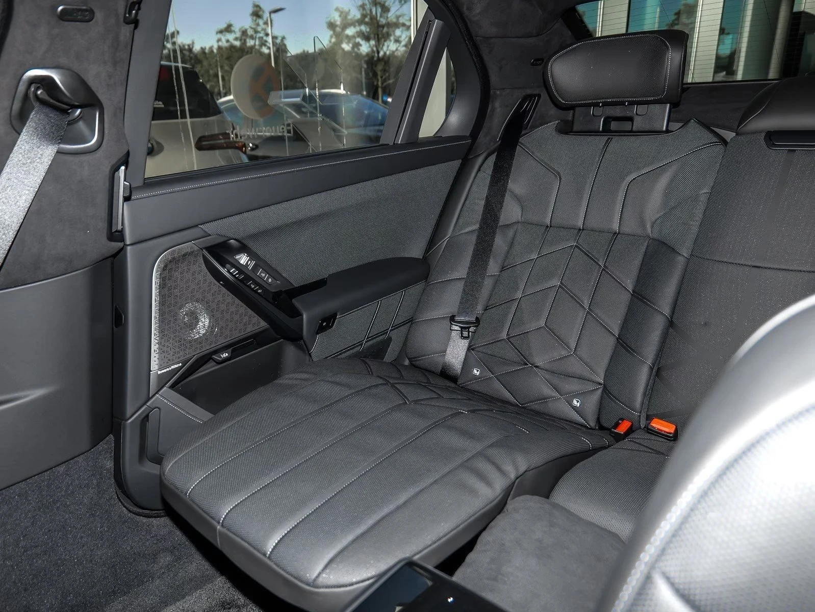 BMW i7 M70x/FACE/FIRST ED/PREMIERE/GLOW/M PRO/B&W/TV/360/ | Mobile.bg � ����������� 14