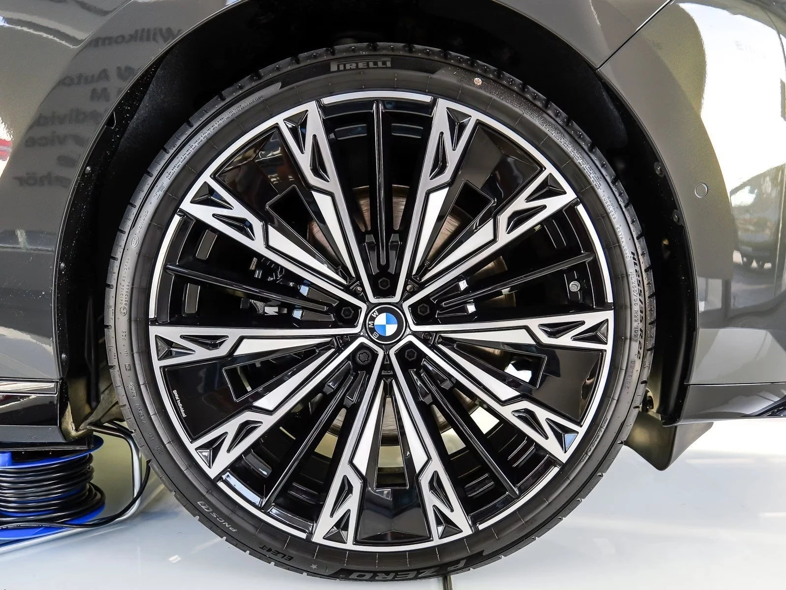BMW i7 M70x/FACE/FIRST ED/PREMIERE/GLOW/M PRO/B&W/TV/360/ | Mobile.bg � ����������� 3
