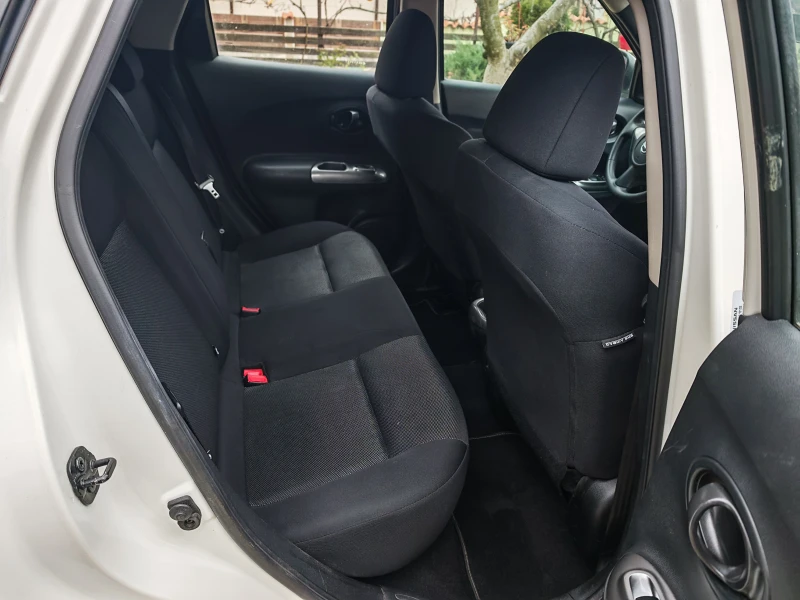 Nissan Juke 1.6 бензин, снимка 10 - Автомобили и джипове - 52481896