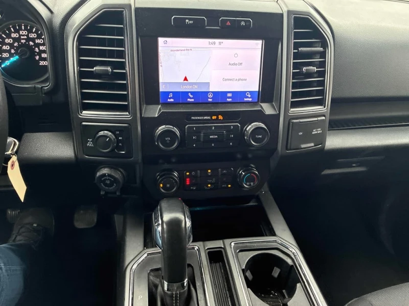 Ford F150 * XLT 4WD SuperCrew 5.5' Box * CARFAX , снимка 11 - Автомобили и джипове - 53063866