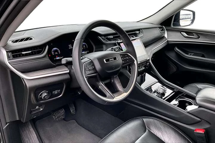 Jeep Grand cherokee Limited | Leather | Heated Seats | Power Liftgate, снимка 2 - Автомобили и джипове - 53498034