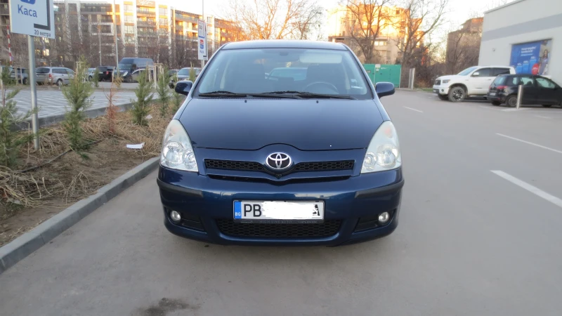 Toyota Corolla verso 1.8 VVT-I, снимка 3 - Автомобили и джипове - 48372126