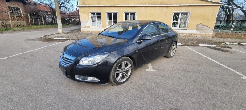 Opel Insignia, снимка 1 - Автомобили и джипове - 48773783