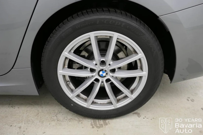 BMW 320 i xDrive M Sport Paket Sportautomatic, снимка 13 - Автомобили и джипове - 52727363