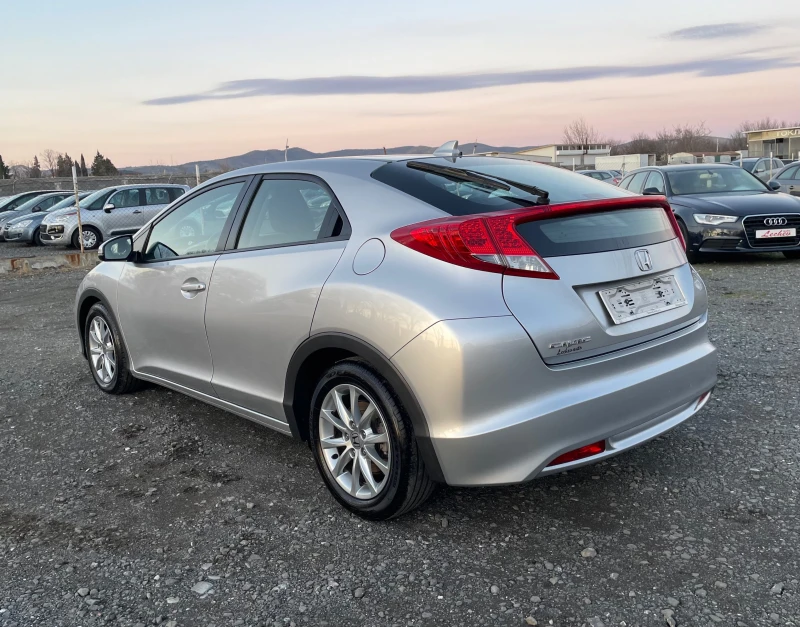 Honda Civic  Facelift 1.4i 100к.с, снимка 8 - Автомобили и джипове - 53136236