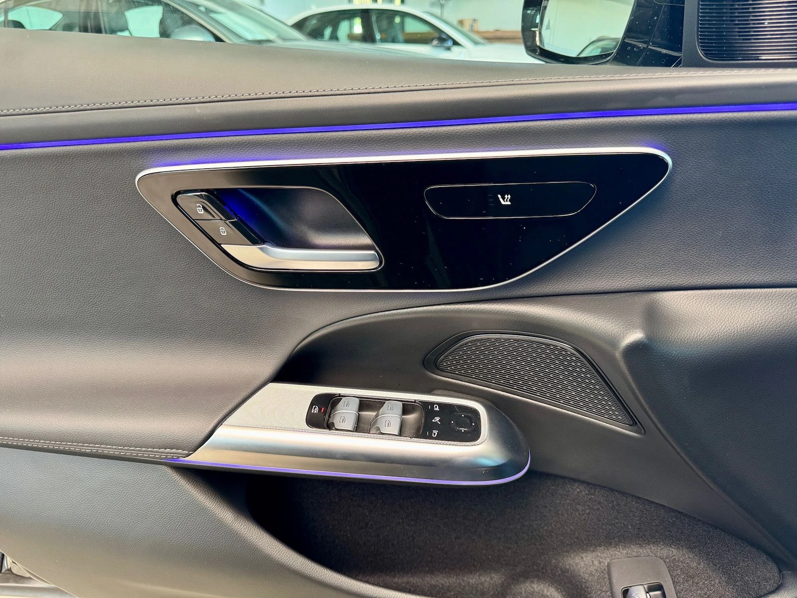 Mercedes-Benz E 220 d/AMG/ NEW MODEL/NIGHT/ DISTRONIC/KEYLESS/ CAMERA/ - изображение 8