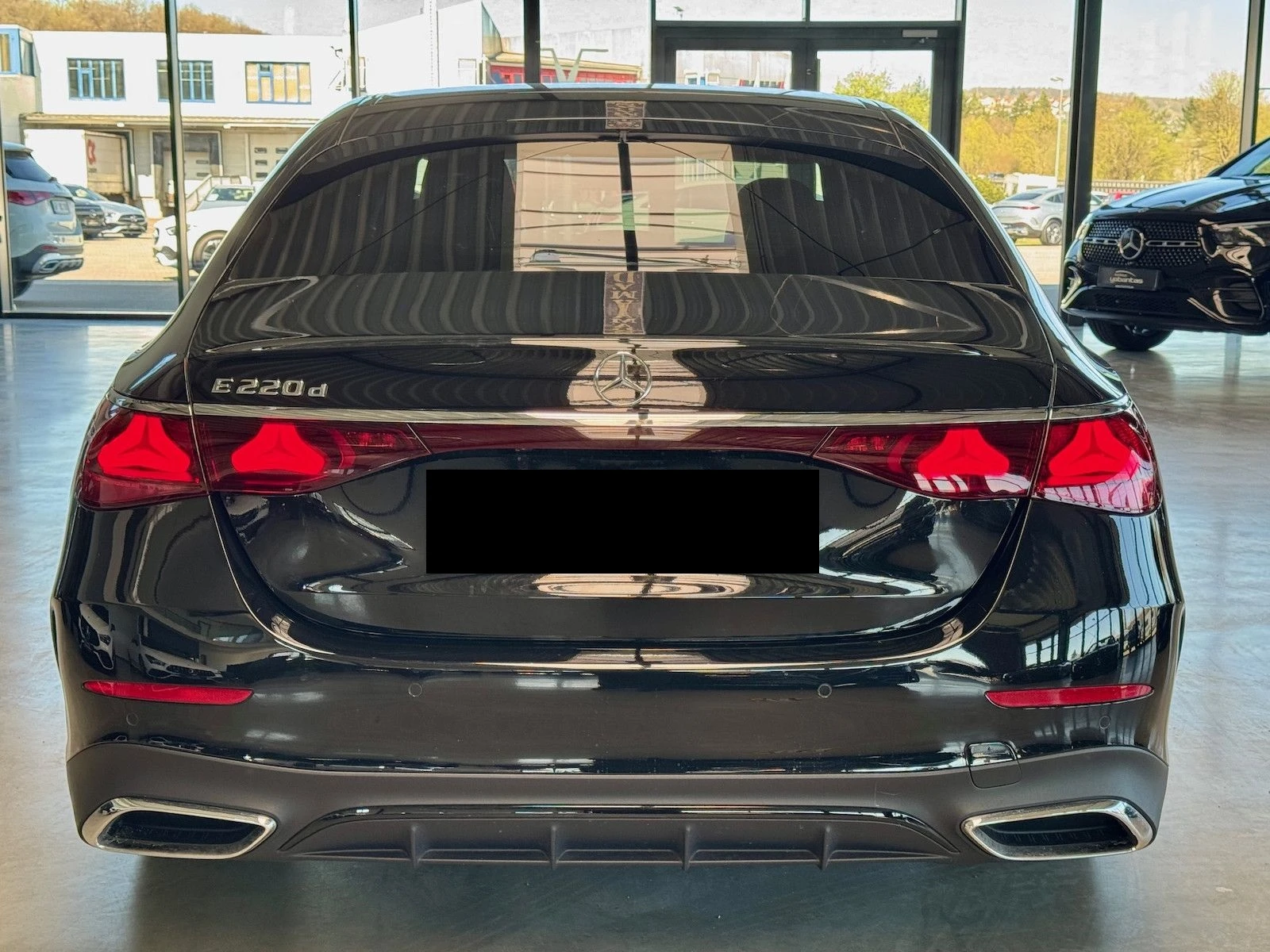 Mercedes-Benz E 220 d/AMG/ NEW MODEL/NIGHT/ DISTRONIC/KEYLESS/ CAMERA/ - изображение 5