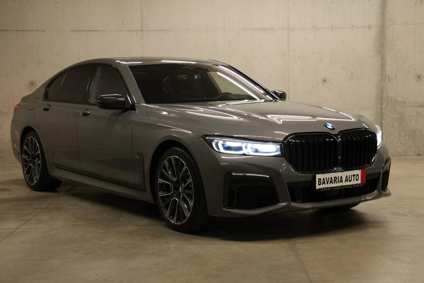 BMW 750 i xDrive M Sport Paket Individual - изображение 4