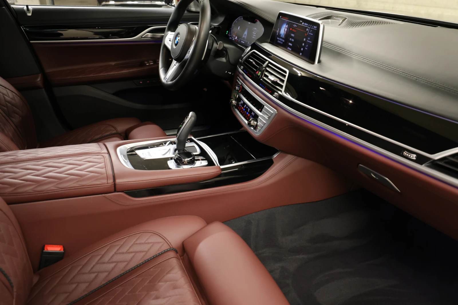 BMW 750 i xDrive M Sport Paket Individual | Mobile.bg   12