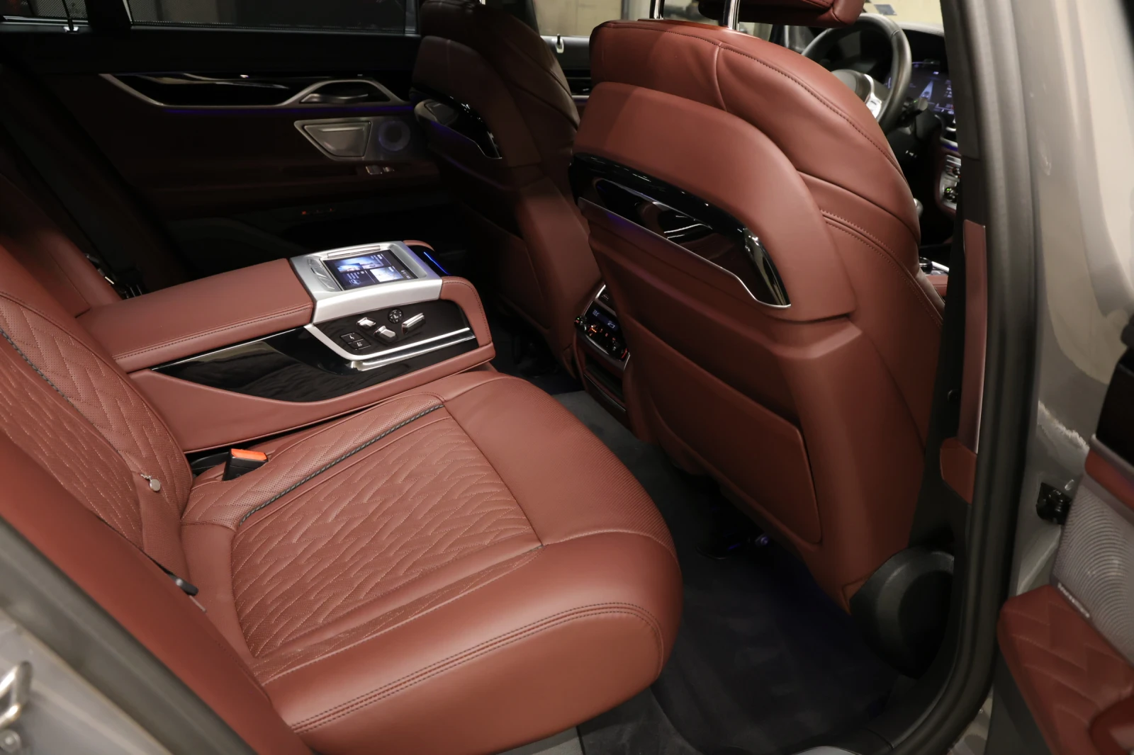 BMW 750 i xDrive M Sport Paket Individual | Mobile.bg   17