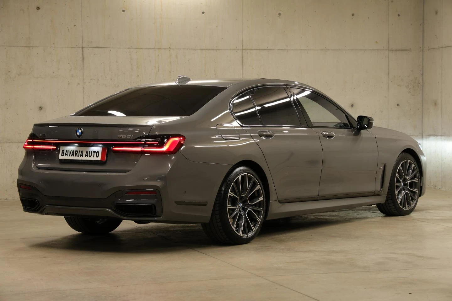 BMW 750 i xDrive M Sport Paket Individual - изображение 3