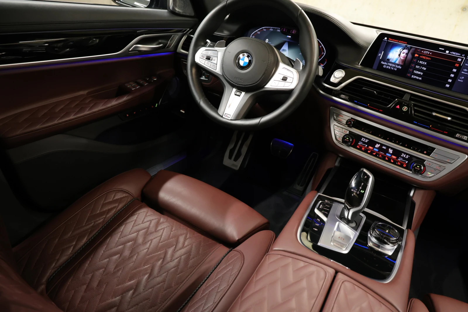 BMW 750 i xDrive M Sport Paket Individual - изображение 9