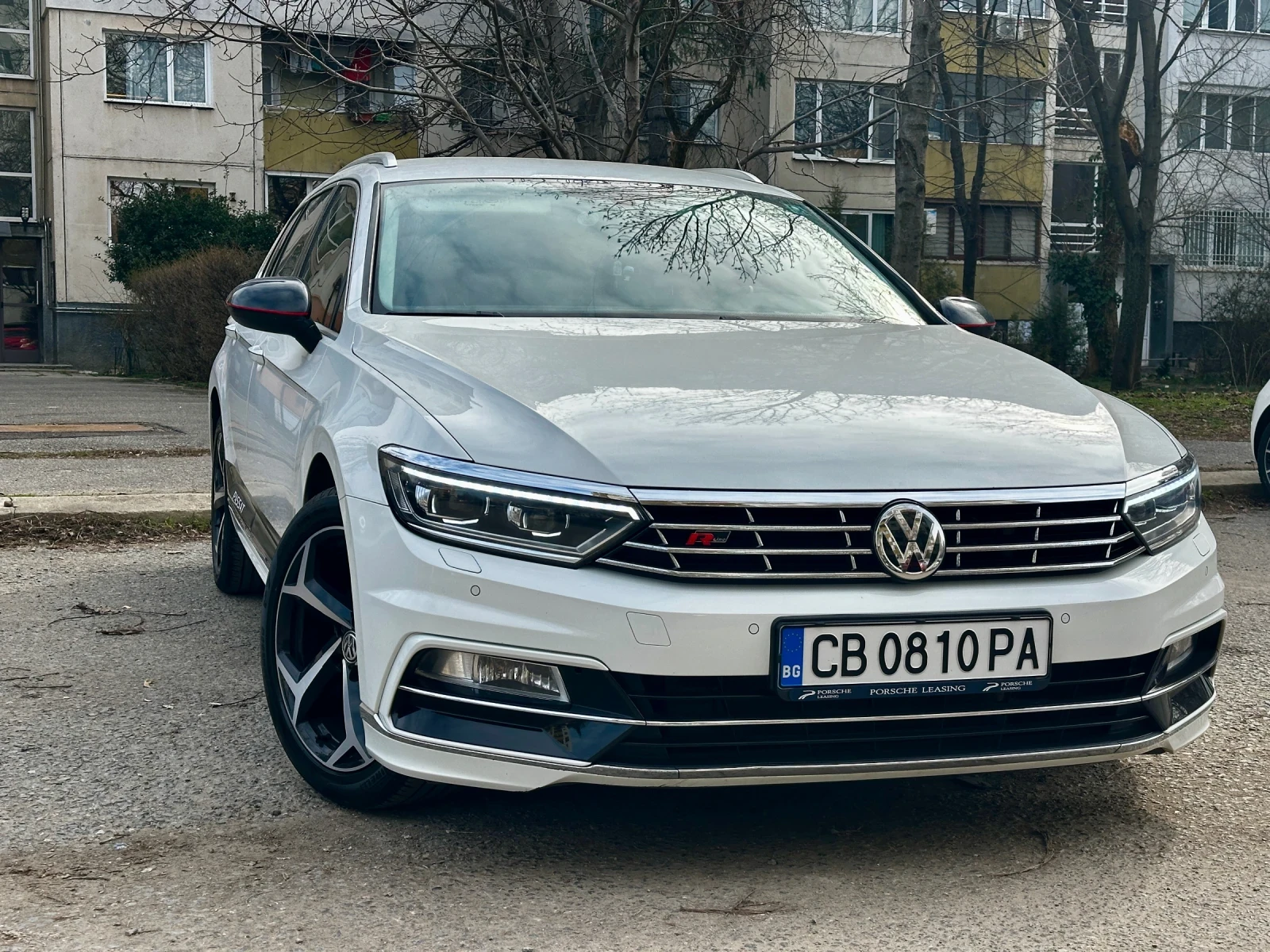 VW Passat R-Line / Highline / Обслужен / Нов съединител , снимка 6 - Автомобили и джипове - 53933388