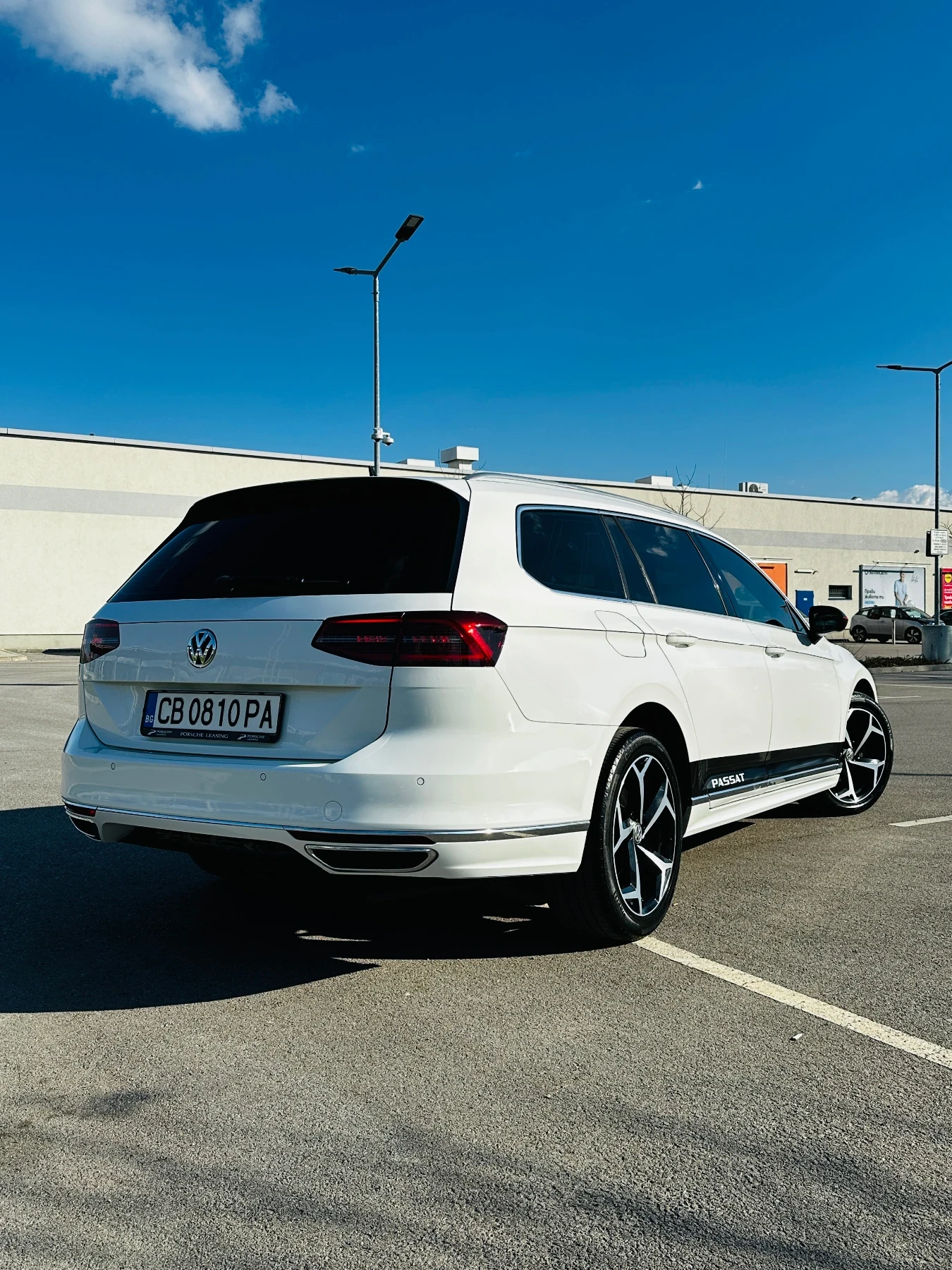 VW Passat R-Line / Highline / Обслужен / Нов съединител , снимка 5 - Автомобили и джипове - 54161758