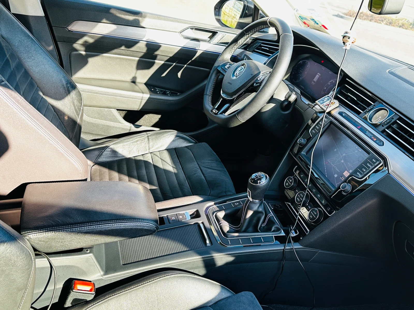 VW Passat R-Line / Highline / Обслужен / Нов съединител , снимка 11 - Автомобили и джипове - 54161758