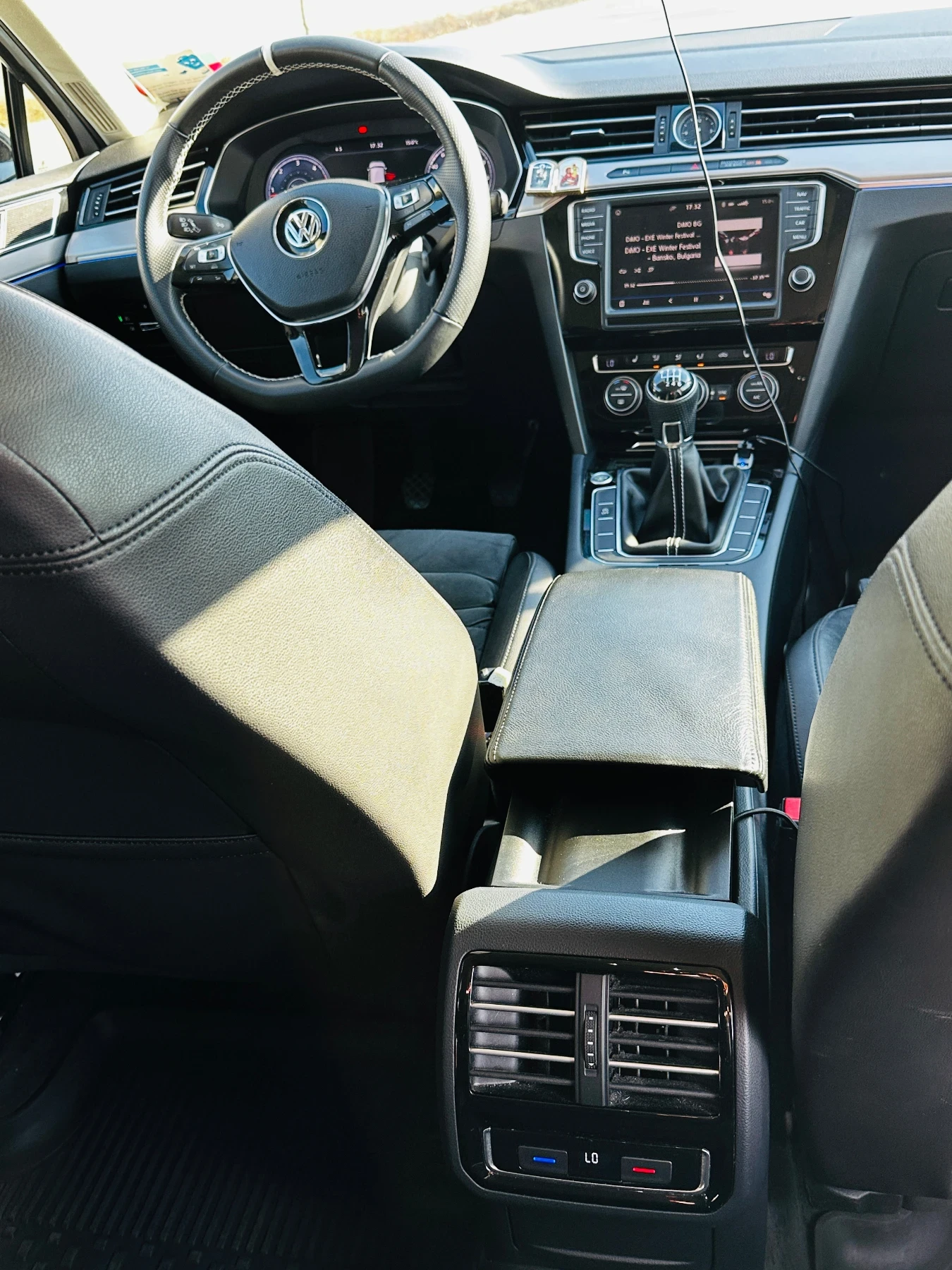 VW Passat R-Line / Highline / Обслужен / Нов съединител , снимка 13 - Автомобили и джипове - 54161758