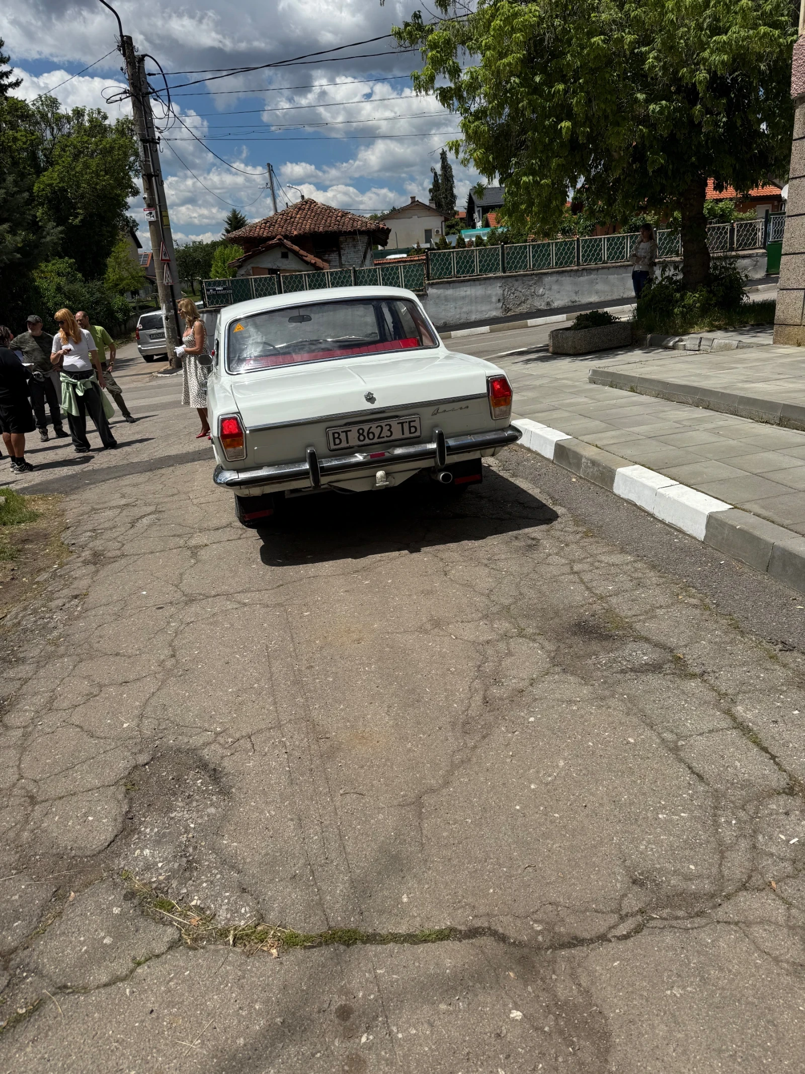 Volga 24 Нов салон док. Отлична , снимка 3 - Автомобили и джипове - 55162927